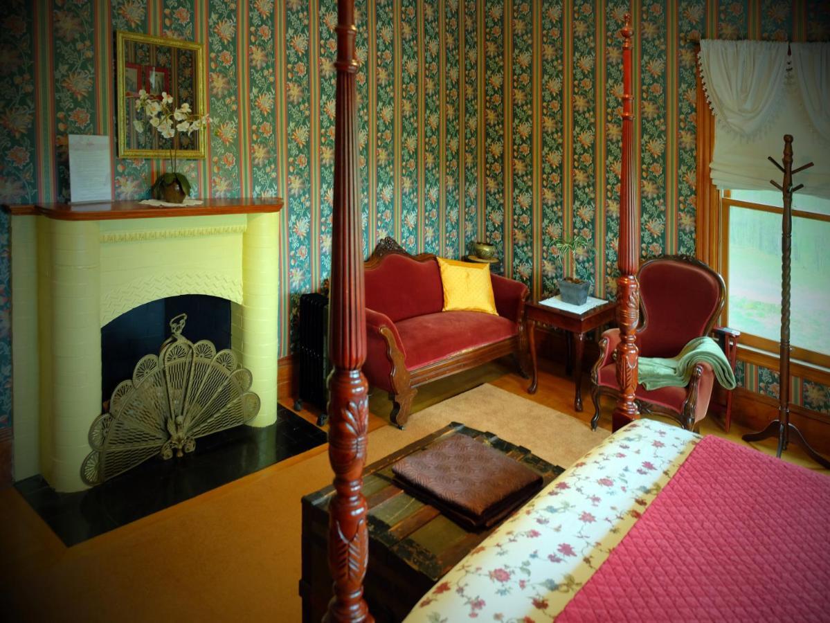 Guilford Bed And Breakfast ภายนอก รูปภาพ