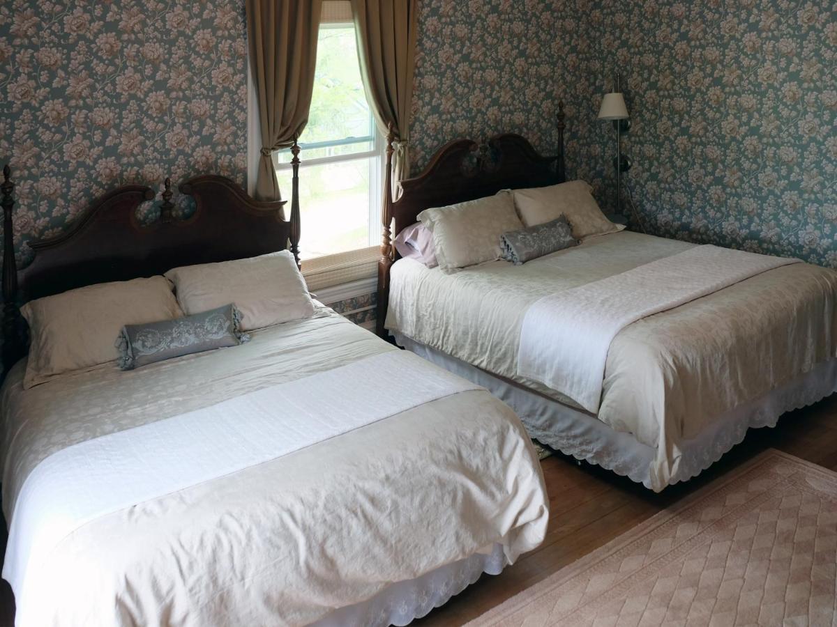 Guilford Bed And Breakfast ภายนอก รูปภาพ