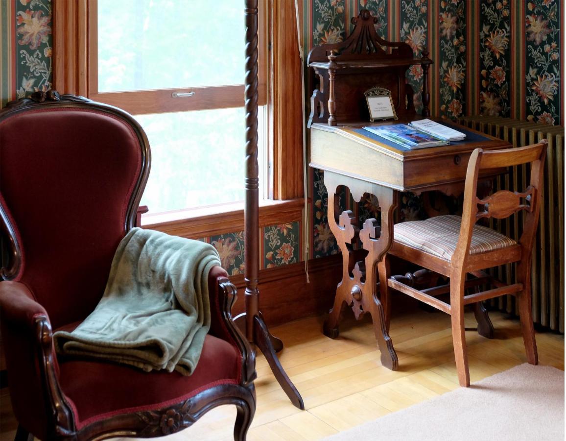 Guilford Bed And Breakfast ภายนอก รูปภาพ